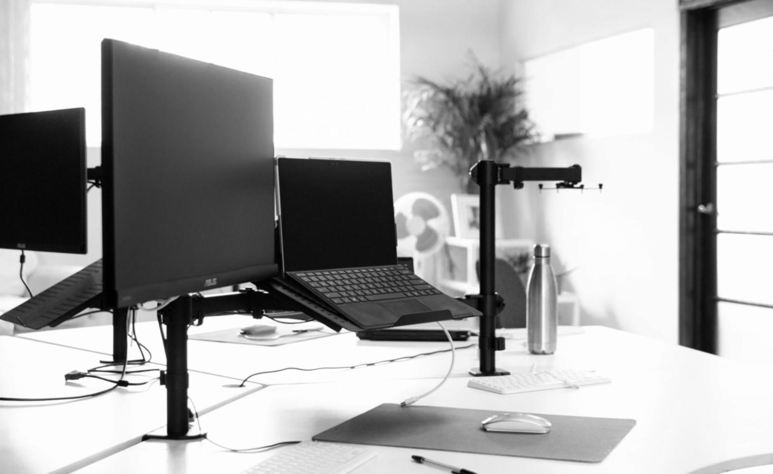 Hands-on Web3 workshop session with live coding and decentralized application development